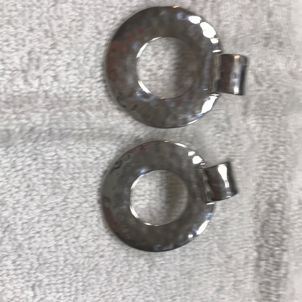 Vince Camuto Clip Earring 10$